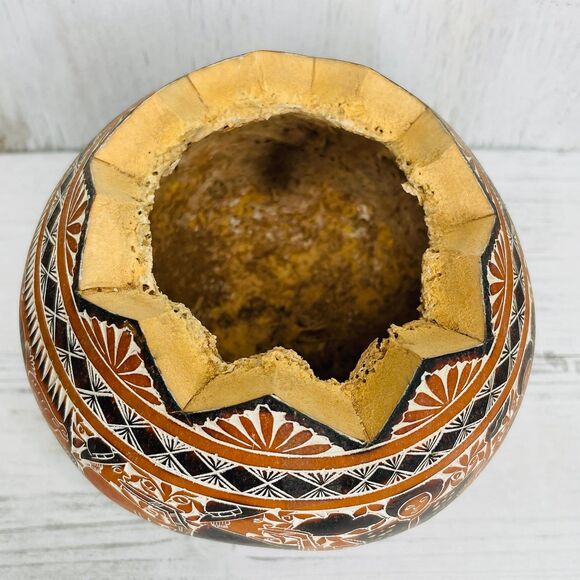 Peruvian Hand Carved Hollow Gourd Fold Art Decorative Scene Signed P. Osores - Picture 8 of 12